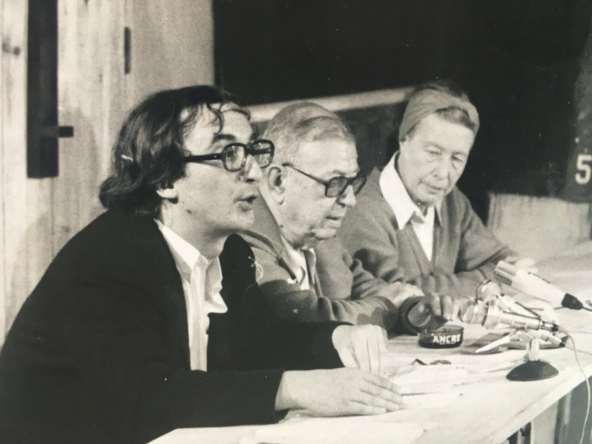 Konferenz mit Jean Paul Sartre, Simone de Beau... Konferenz mit Jean Paul Sartre, Simone de Beau...