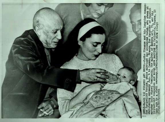 Pablo Picasso gibt Paola Dominguín, die in den... Pablo Picasso gibt Paola Dominguín, die in den...