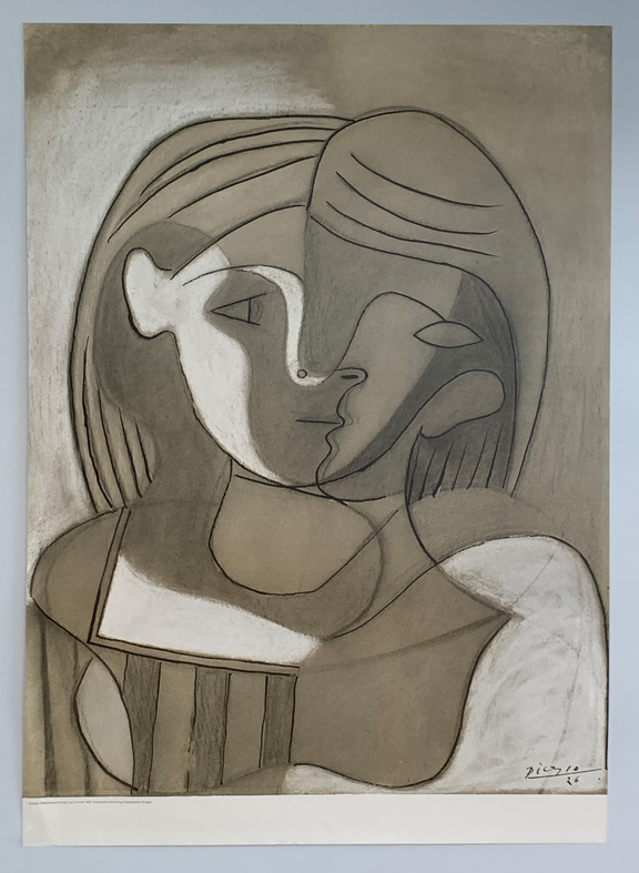 Mädchenkopf frontal und im Profil